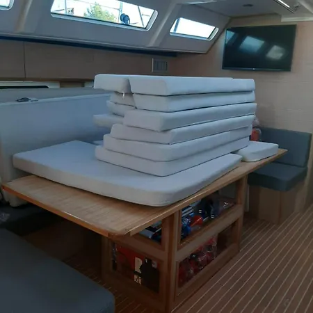 My Wave Botel Trogir